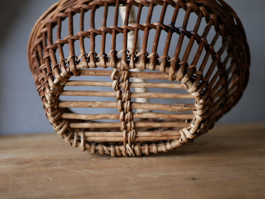 パニエ かご 籠 バスケット フランスブロカント アンティークのある