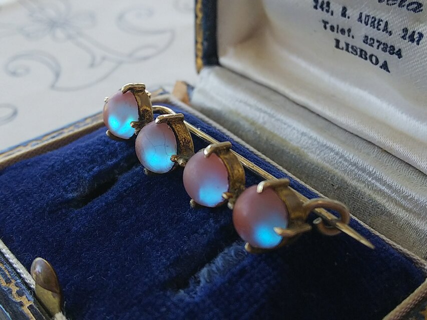 アンティーク サフィレット（約6.5㎜）4連粒フロスト クラシカル