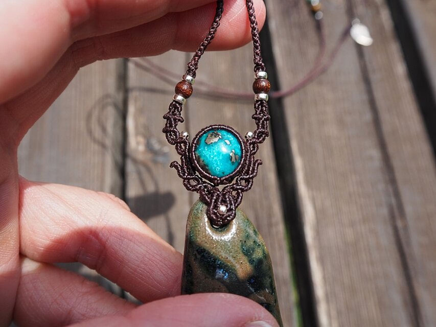 天然石マクラメ編みネックレス ターコイズ 縄文陶パーツ | iichi 日々