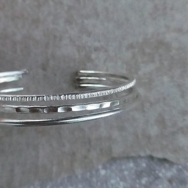 カレンシルバーバングル 細 - 無地 / ブレスレット | iichi 日々の