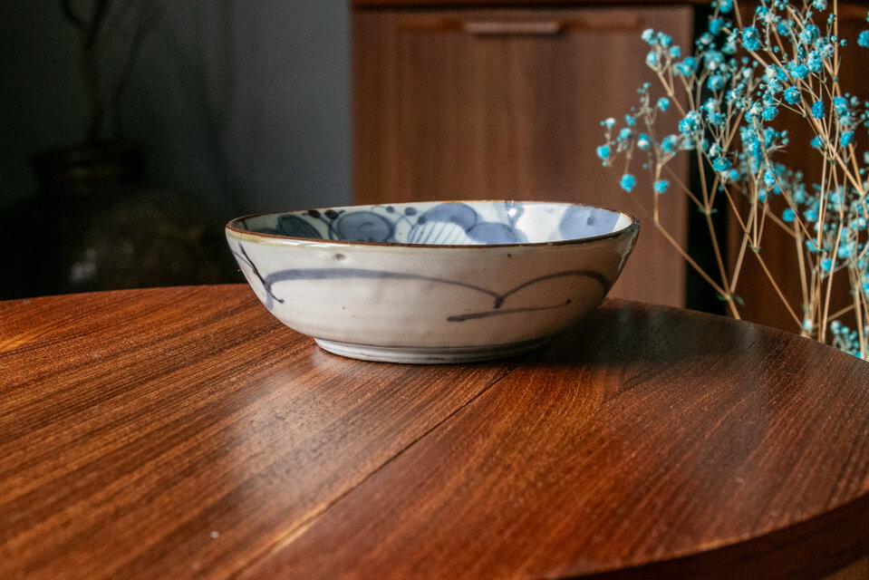 古伊万里 染付 草花文 くらわんか皿 江戸後期 D765 | iichi 日々の