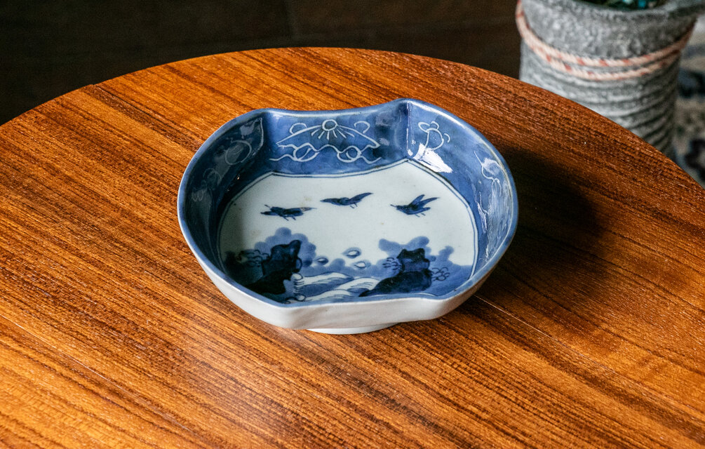 古伊万里 染付 波千鳥文 分銅形皿 江戸後期 E469 | iichi 日々の暮らし