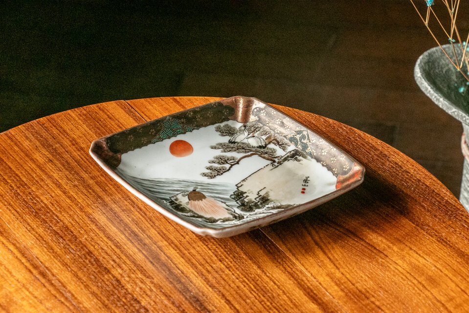 九谷焼 菱形皿 (梅) 大正時代 九谷焼 菱形皿 (梅) 大正時代