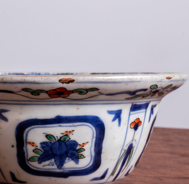 古伊万里 染錦 唐華文 鉢 明治時代 | iichi 日々の暮らしを心地よく