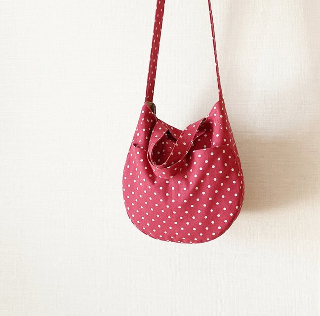2WAYショルダーバッグ ラウンド型 チェリーレッド *外ポケット 水玉