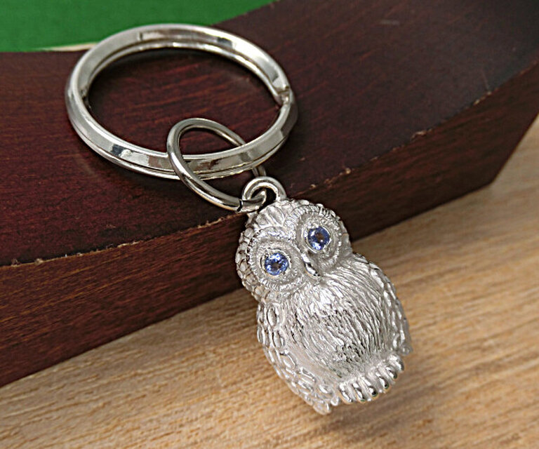フクロウのキーホルダー』シルバー製/天然タンザナイト入り 【あなたの