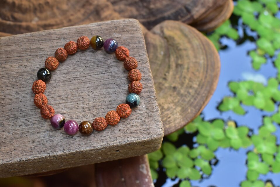 ルドラクシャ☆菩提樹の実とトルマリン ブレスレット rjb009 | iichi