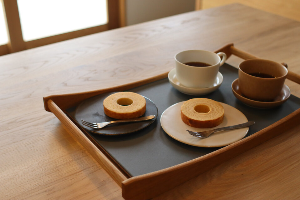 サービングトレイ（ダークグレイ） | iichi 日々の暮らしを心地よく