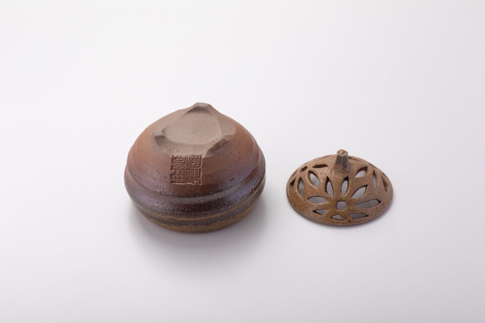 備前焼香炉（菊模様） | iichi 日々の暮らしを心地よくする