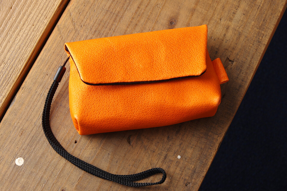 AKA RETTE ビジュ良しカメラ 画角切替 革ケース付