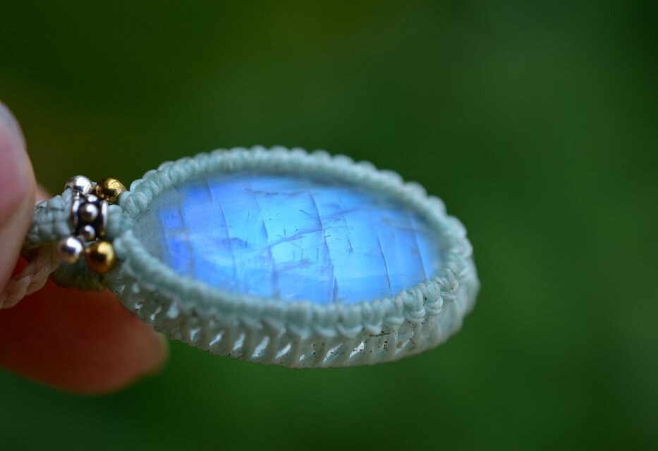 雪の宝石☆レインボームーンストーン マクラメネックレス852 | iichi