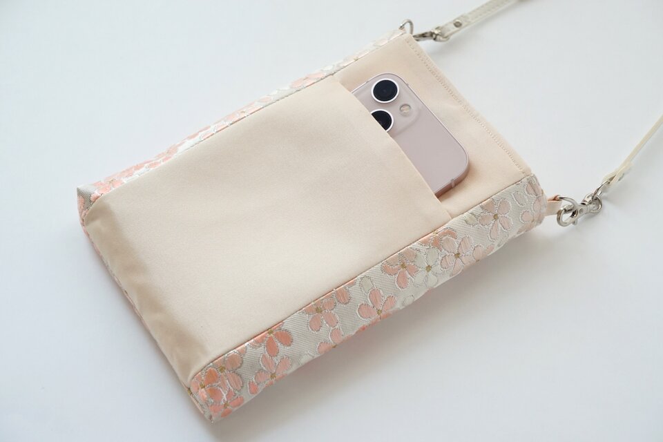 桜模様 桜色・シルバー 帯リメイク スマホショルダーバッグ】日常使い