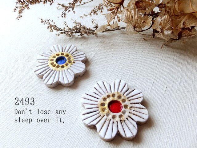 シンプルシックなお花ブローチ | iichi 日々の暮らしを心地よくする