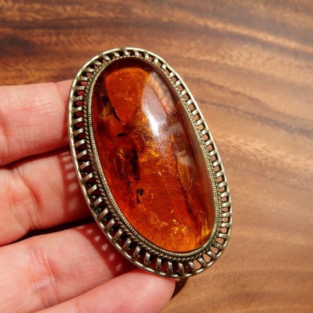 バルチック・アンバー（琥珀）ビンテージ・ブローチ +*北欧