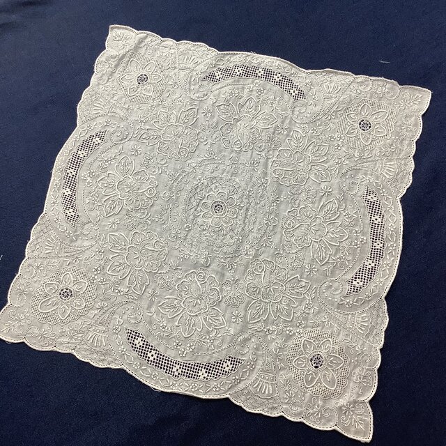 アンティーク刺繍ハンカチ 汕頭（スワトウ）手刺繍レース 手仕事