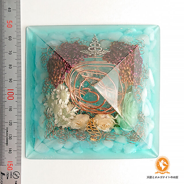 水の癒しのピラミッド アクアマリン 黄金比 オルゴナイト [現物なしの