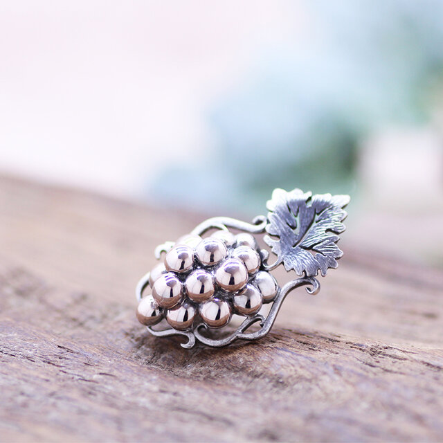 葡萄シルバーブローチ（ピンバッジ） | iichi 日々の暮らしを心地よく