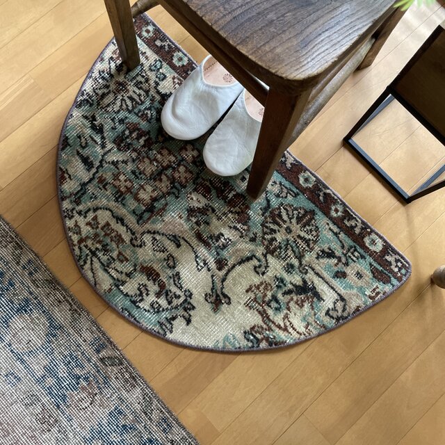トルコヴィンテージラグ ハーフラウンド 45×75 半月 クリーム