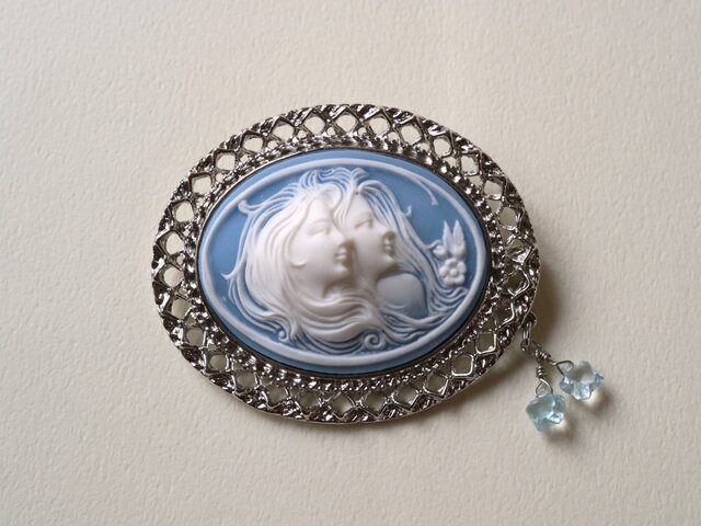 カメオのブローチ 二人の少女 | iichi 日々の暮らしを心地よくする