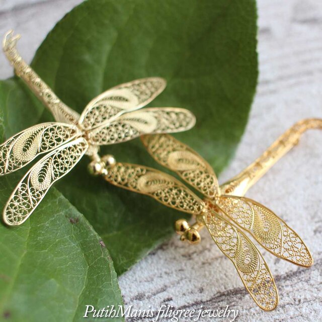 トンボ・蜻蛉のブローチ・銀線細工の羽の透かしが美しい/24K18K