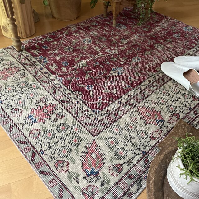 トルコヴィンテージラグ 赤えんじ色 クリーム ボタニカル柄 93×128