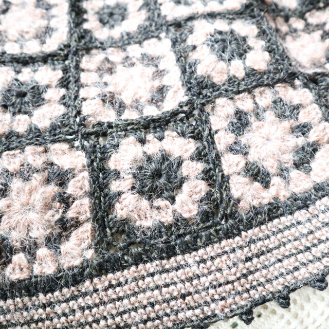 手編みのブランケット（オセロ）（黒＋薄茶） | iichi 日々の暮らしを