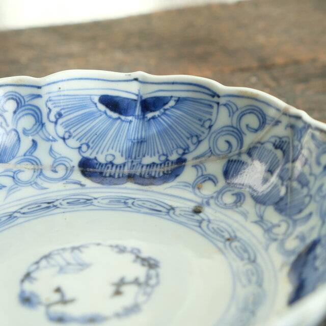 ジャンク品】線描きで素敵◇花唐草と蝶々。伊万里 染付膾皿 antiques