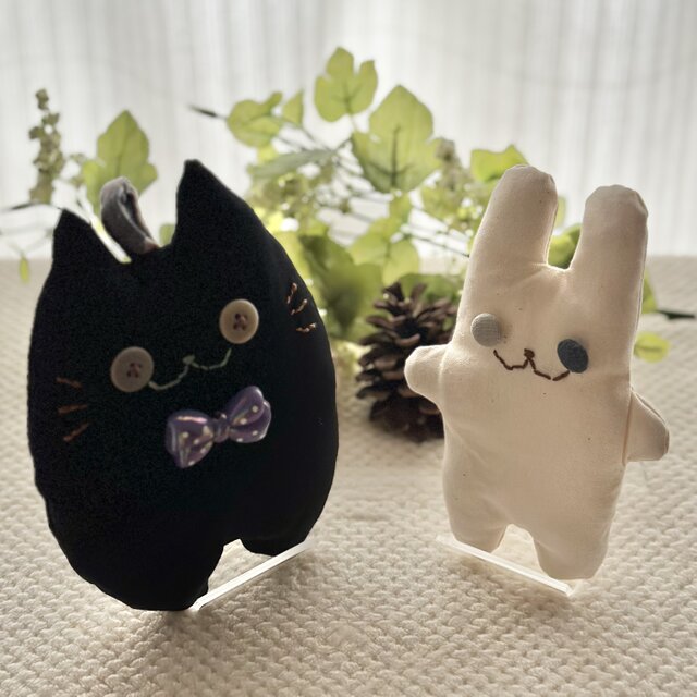 蝶ネクタイをした黒い猫のぬいぐるみ「ふにゃ〜た」 | iichi 日々の