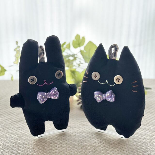 蝶ネクタイをした黒い猫のぬいぐるみ「ふにゃ〜た」 | iichi 日々の