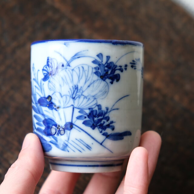 青い絵付け◇花と漢字。瀬戸焼 染付湯呑み 骨董・antiques 器 丁寧な