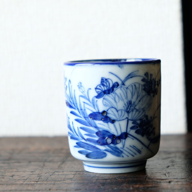 青い絵付け◇花と漢字。瀬戸焼 染付湯呑み 骨董・antiques 器 丁寧な