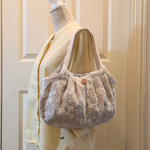 ☆ぷっくりグラニーバッグ・hana刺繍・生成り 7417☆ トートバッグ