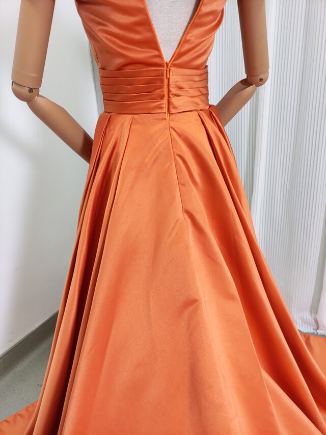 パーティードレス オレンジ オフショルダー 光沢サテン リボン