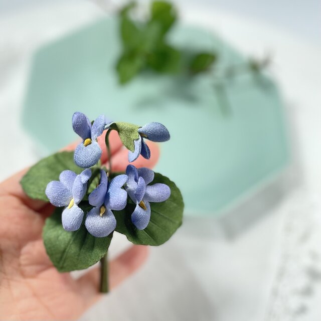 再販】布花 かれんな野すみれのブーケコサージュ | iichi 日々の暮らし