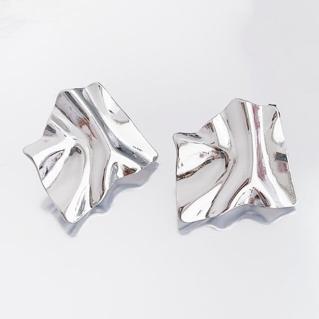 付けっぱなしOK！メタリックウェーブ サージカルステンレス シルバー