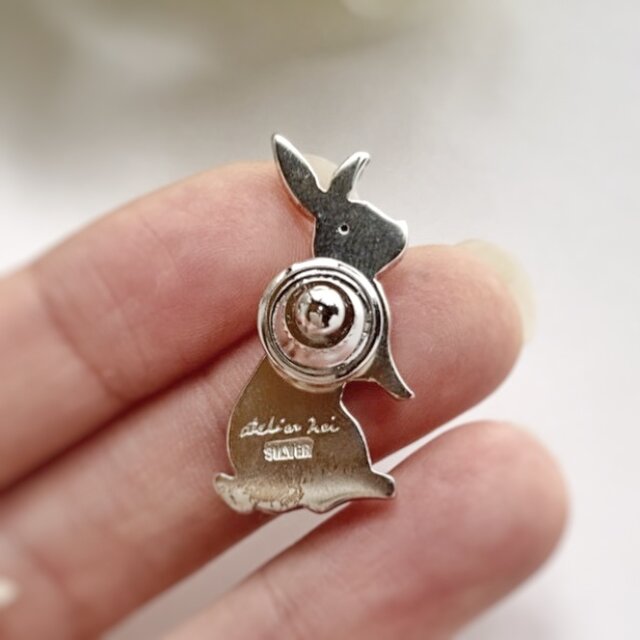no.70003 うさぎのシルバーピンブローチ | iichi 日々の暮らしを