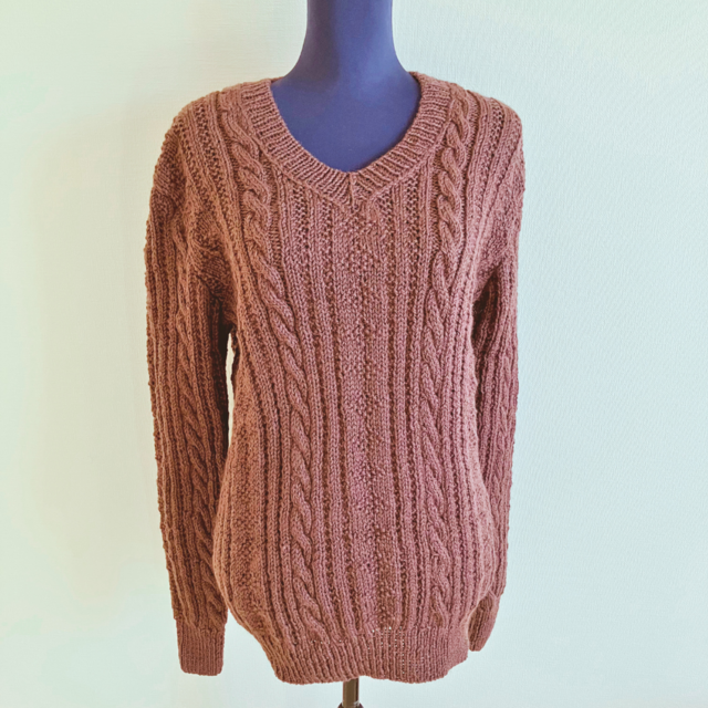 ブラウンのVネックセーター | iichi 日々の暮らしを心地よくする