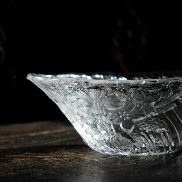 桜尽くし◇昭和レトロな雰囲気。曇りガラス変形鉢 プレスガラス 器