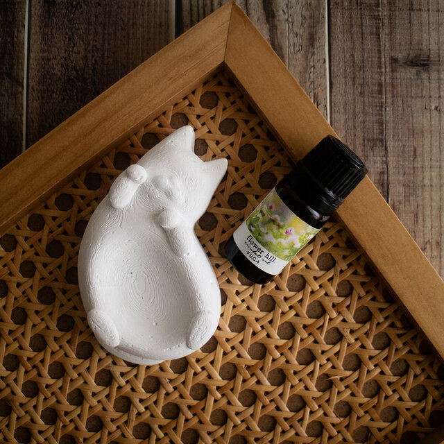 ごろ〜んにゃんこのアロマストーン｜猫のお腹がトレイになるミニ