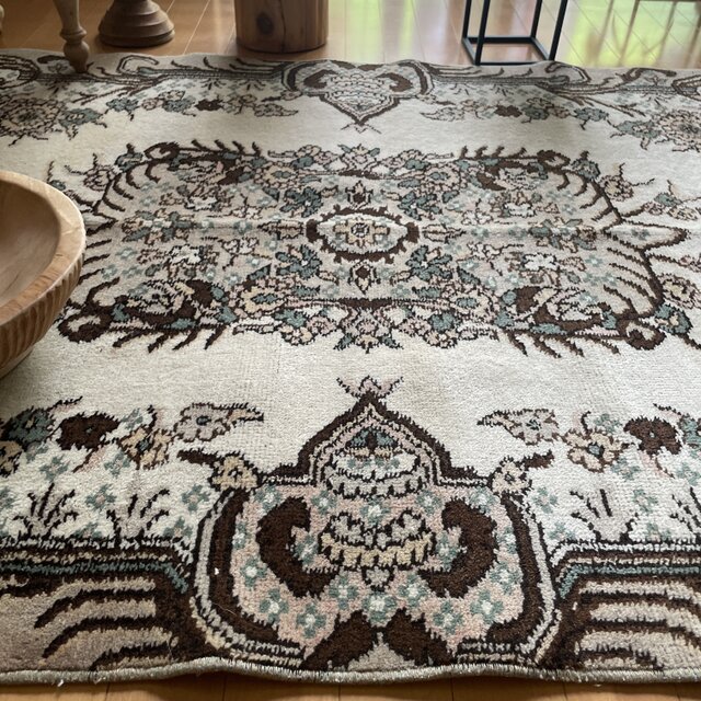 91×176淡いベージュ青い花 ボタニカル柄 トルコヴィンテージラグ 91