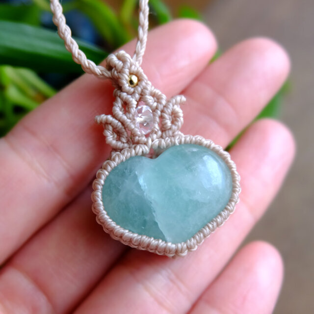 グリーンフローライト マクラメ編みペンダントネックレス ハート形