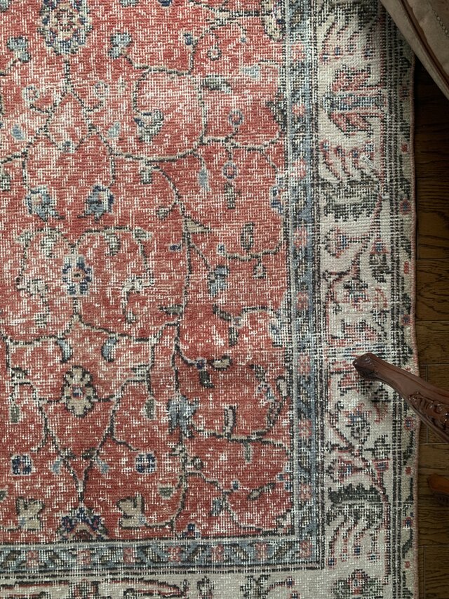 トルコラグ シャビーレッド 194×112ボタニカル トルコヴィンテージラグ