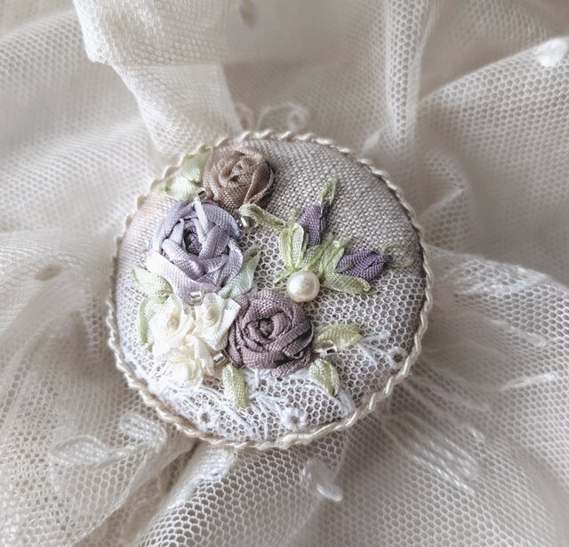 リボン刺繍*アンティークレース*薔薇*ブローチ*l | iichi 日々の暮らし