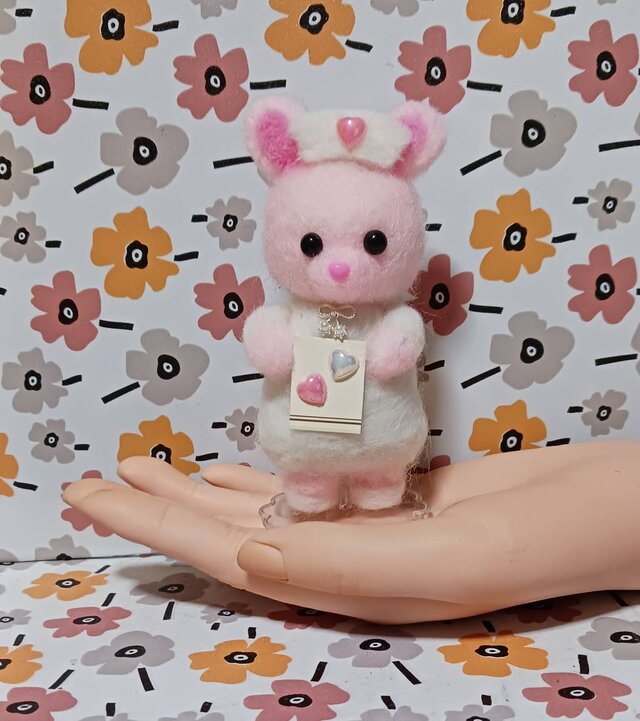 羊毛フェルト 看護師のうさぎちゃん | iichi 日々の暮らしを心地よく