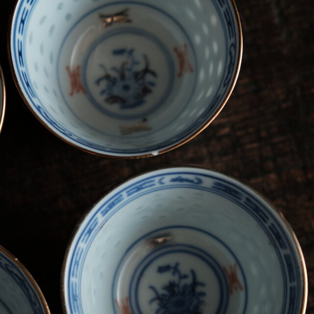 チャイナレトロで可愛い◇青花と漢字。中国景徳鎮 赤絵金彩猪口4客