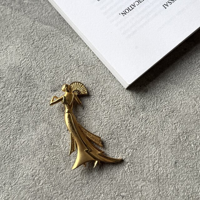 SCJ2-【 JJ 】ヴィンテージブローチ U.S.A. 1990's Gold Tone Lady Fan