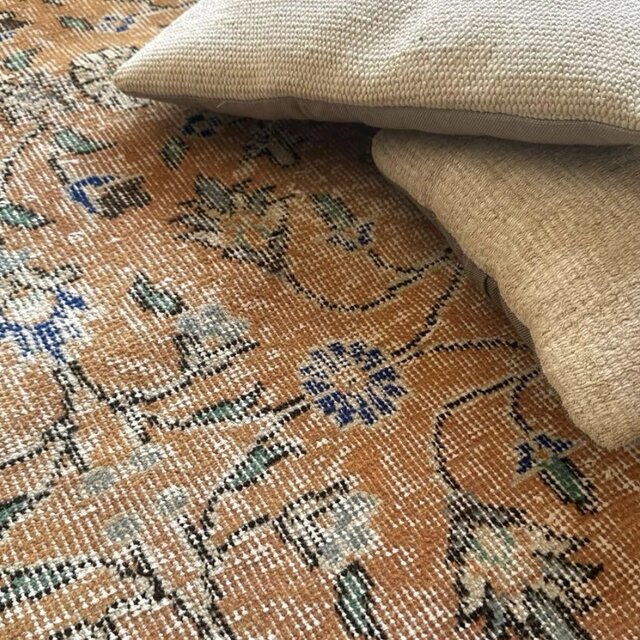 56×120ペールオレンジ 青い花 ボタニカル トルコヴィンテージラグ