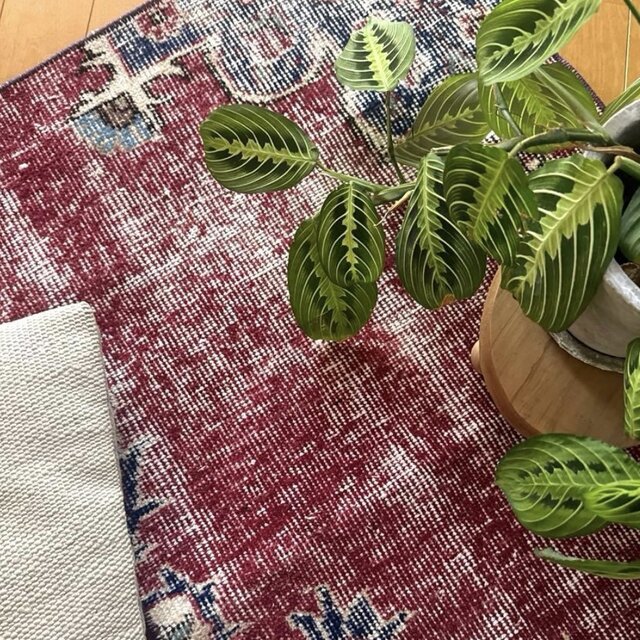 52×96 エンジ色 ボタニカル 擦れシャビー トルコヴィンテージラグ