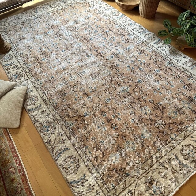 137×232大判ピンクベージュ×ブルー 草花ボタニカル トルコヴィンテージ