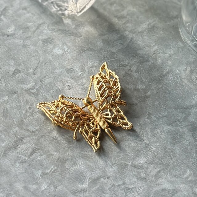 SCM40-【 MONET 】モネ・ヴィンテージブローチ Gold tone butterfly